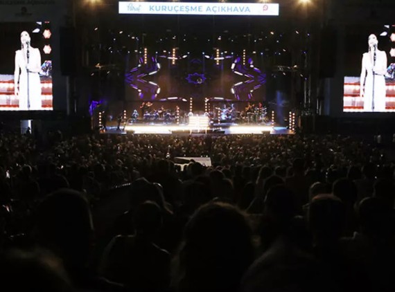 Ebru Yaşar'dan sürpriz düet...